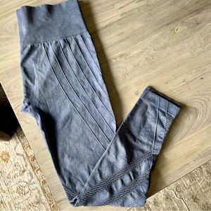 Betsey Johnson High-Rise Blue Polka Dot Performance Leggings Size Large